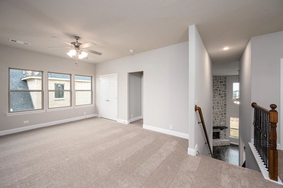 Representative unfurnished interior of a home built from the Basalt by Stonehollow Homes in Meadow Vista, Anna (Image 16).