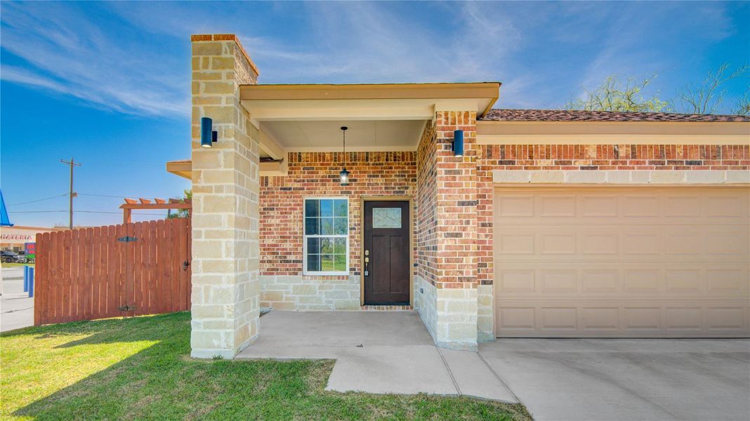 Exterior details and patio area of a home in , Freeport (Image 3).