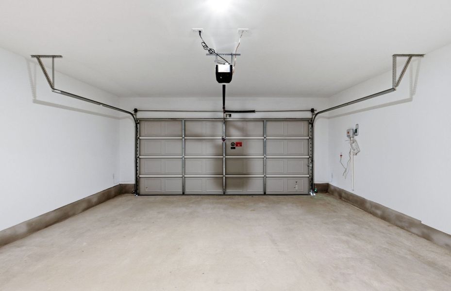 Spacious, unfurnished interior of a new home in West Cypress Hills, Spicewood (Image 18). Spacious, unfurnished interior of a new home in West Cypress Hills, Spicewood (Image 18).