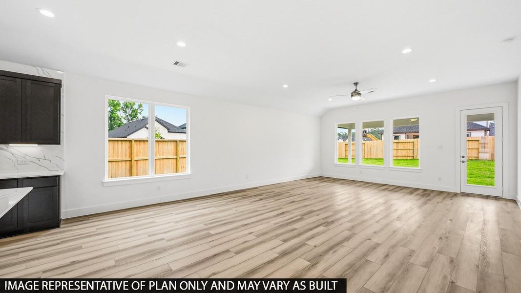 Spacious, unfurnished interior of a new home in Silverthorne, Conroe (Image 13). Spacious, unfurnished interior of a new home in Silverthorne, Conroe (Image 13).