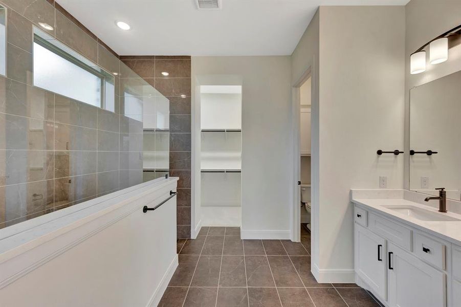 Furnished interior view inside a new home in South Pointe Cottage Series, Mansfield (Image 7). Furnished interior view inside a new home in South Pointe Cottage Series, Mansfield (Image 7).