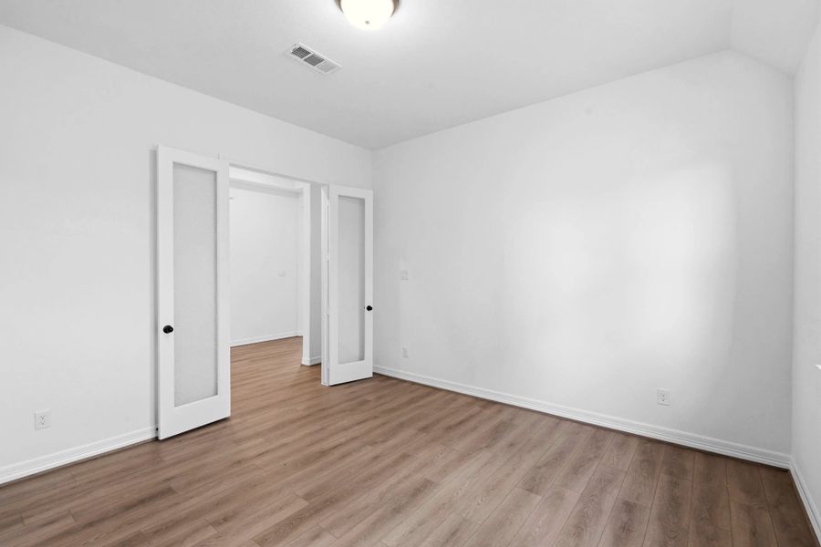 Spacious, unfurnished interior of a new home in Sunterra Lakes, Brookshire (Image 16).