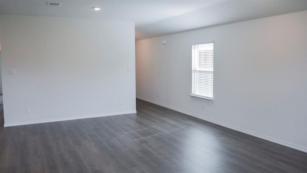 Spacious, unfurnished interior of a new home in Forestbrook Estates, Paris (Image 15). Spacious, unfurnished interior of a new home in Forestbrook Estates, Paris (Image 15).