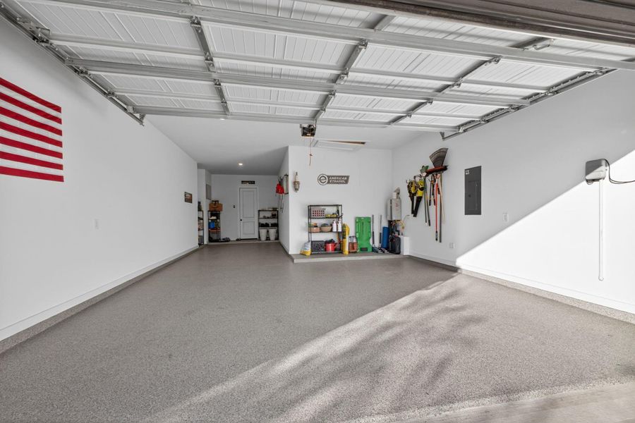 Spacious, unfurnished interior of a new home in Cross Creek West, Fulshear (Image 20).