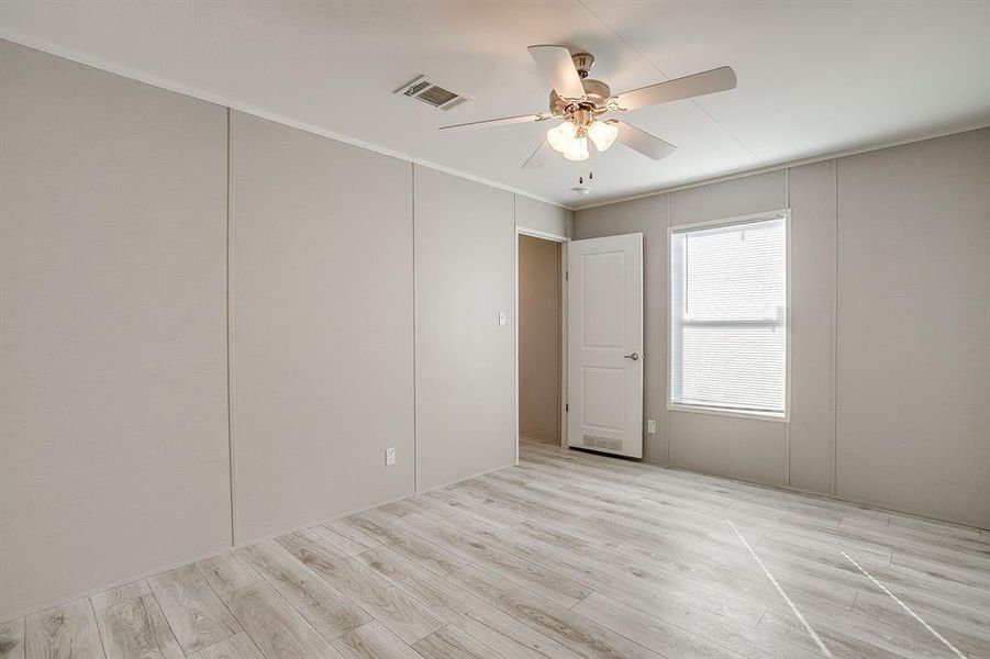 Spacious, unfurnished interior of a new home in , Granbury (Image 20). Spacious, unfurnished interior of a new home in , Granbury (Image 20).