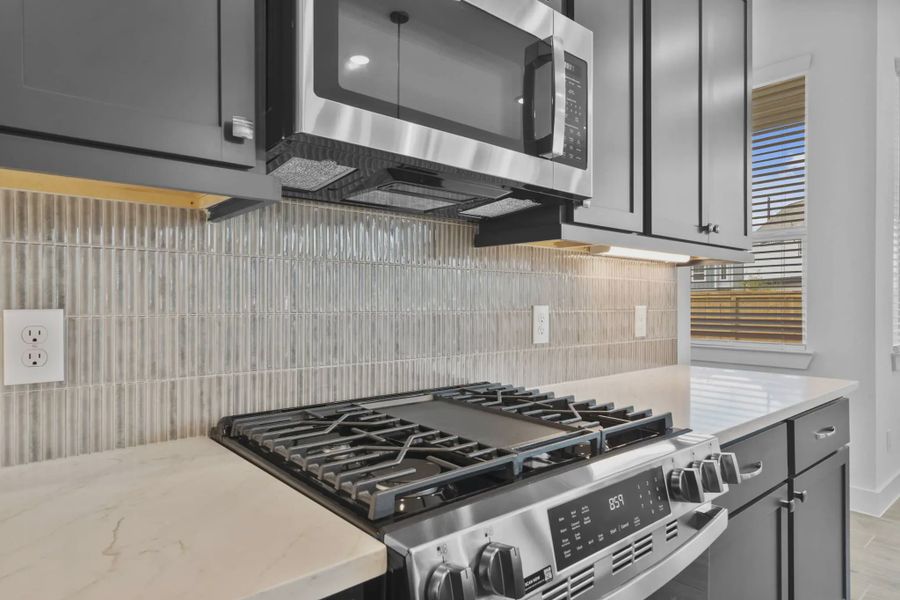 Representative interior finishes for a home built from the Versailles by Chesmar Homes in Meridiana Chateau, Manvel (Image 20).