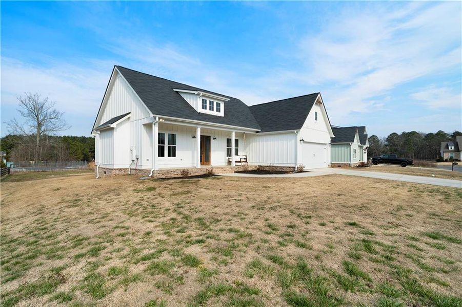 Exterior details and patio area of a home in , Rome (Image 23).