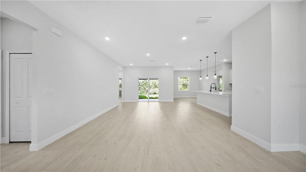 Spacious, unfurnished interior of a new home in , Ocala (Image 20).