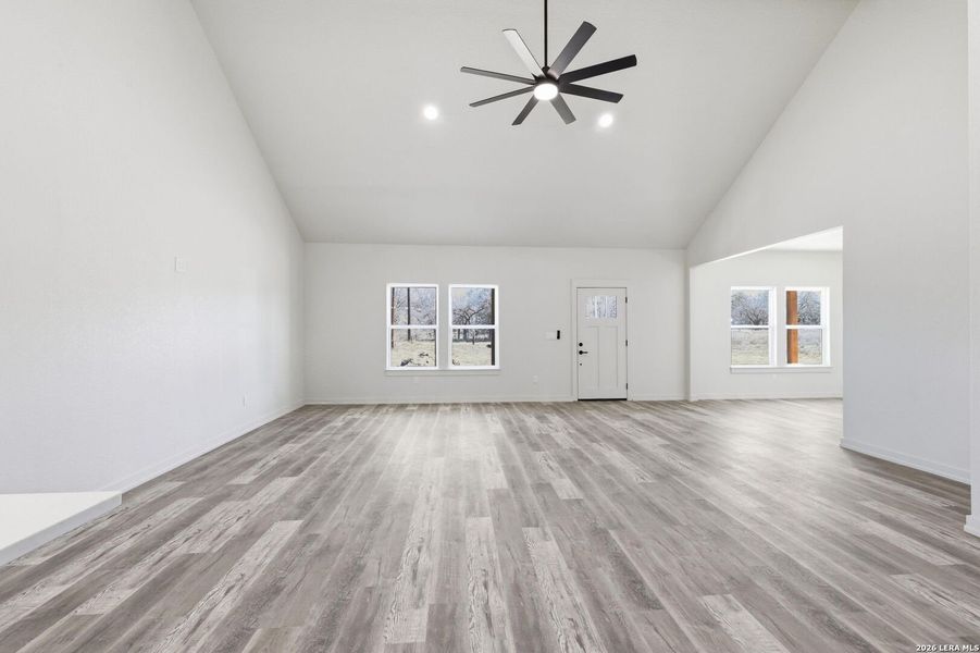 Spacious, unfurnished interior of a new home in , Floresville (Image 18).