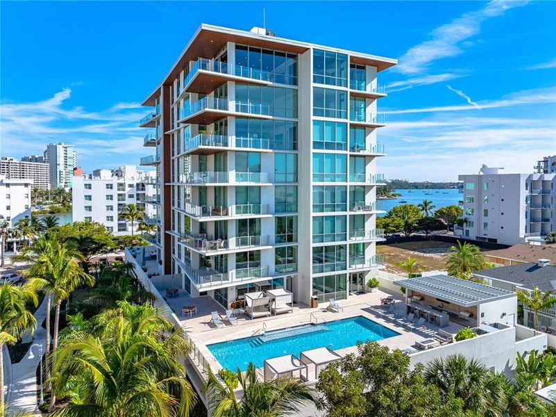 Condo located in Sarasota, FL showcasing its design and architecture (Image 31).