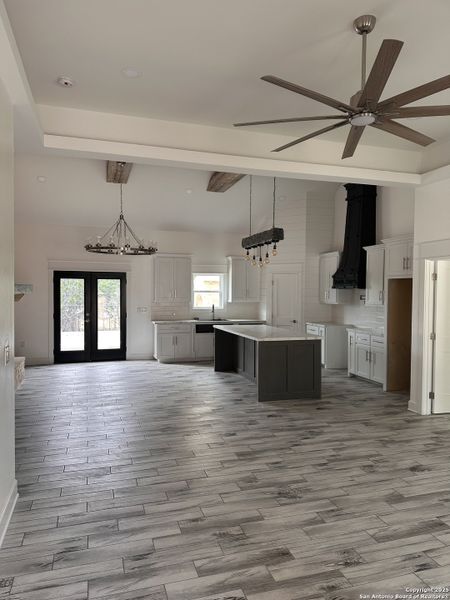 Spacious, unfurnished interior of a new home in , Kerrville (Image 11).