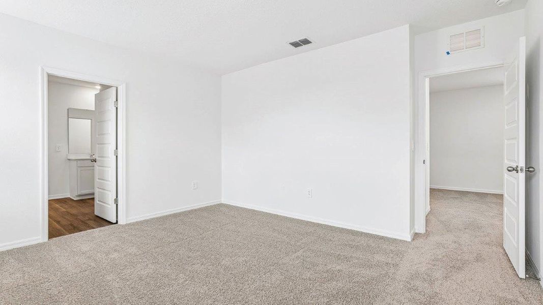 Spacious, unfurnished interior of a new home in Avalon Park Tavares, Tavares (Image 24).