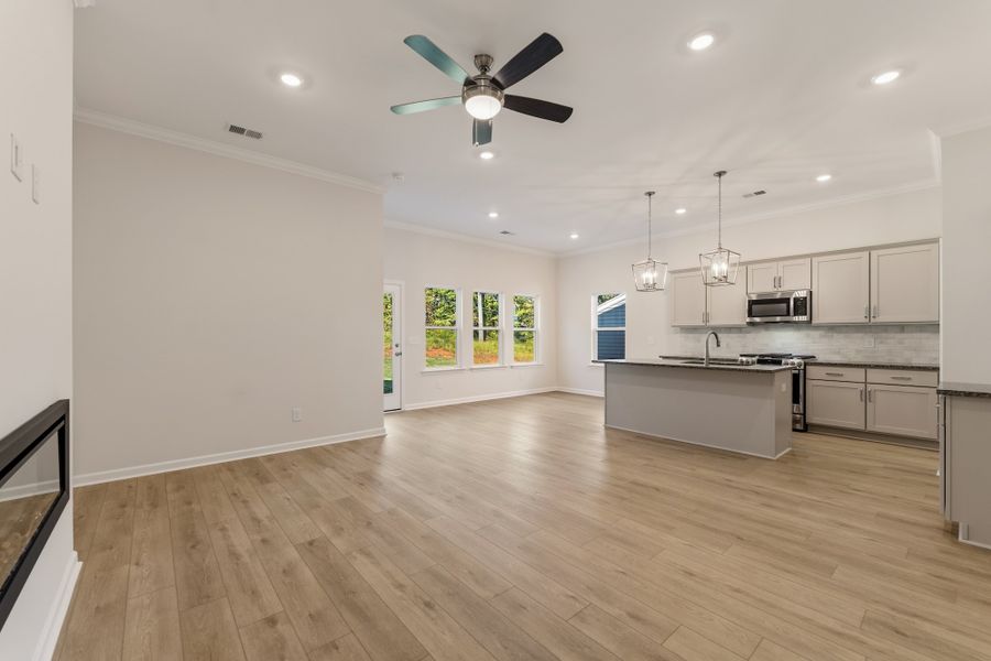 Spacious, unfurnished interior of a new home in Landmark Commons, Boiling Springs (Image 18).