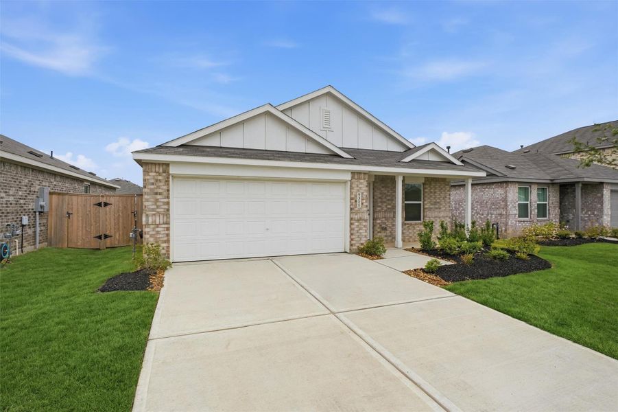Front exterior of a new home in Scotts Bend, Baytown, TX, highlighting curb appeal (Image 2).