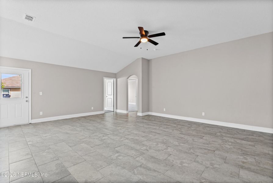 Spacious, unfurnished interior of a new home in , Jacksonville (Image 13).