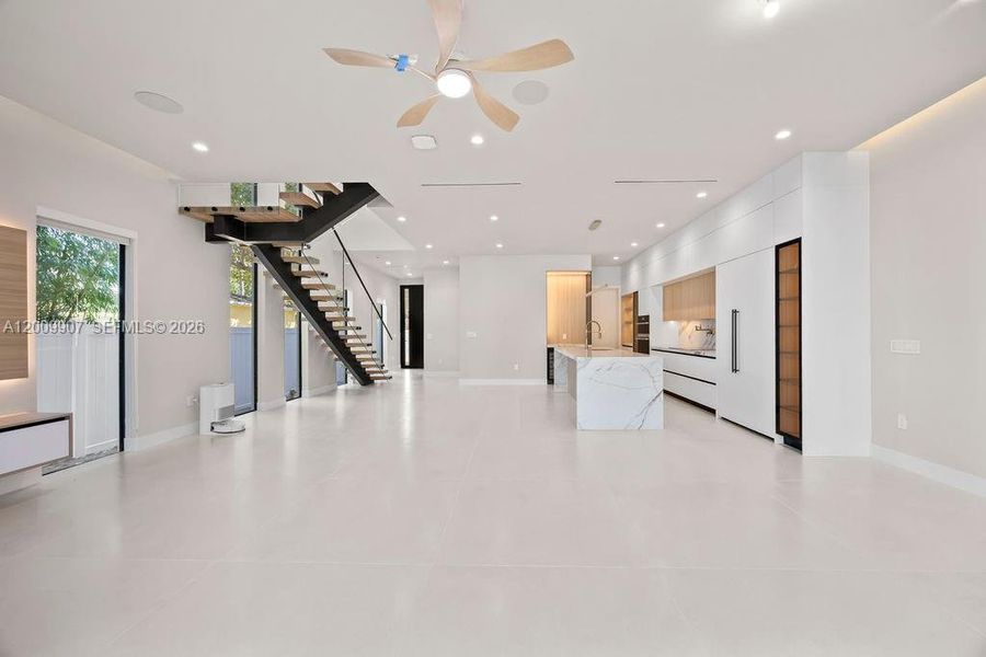 Spacious, unfurnished interior of a new home in , Fort Lauderdale (Image 60).