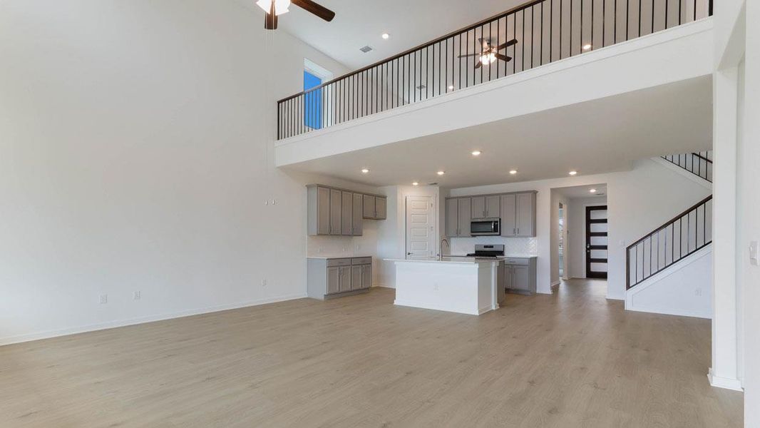 Spacious, unfurnished interior of a new home in Rosenbusch Ranch, Leander (Image 16).