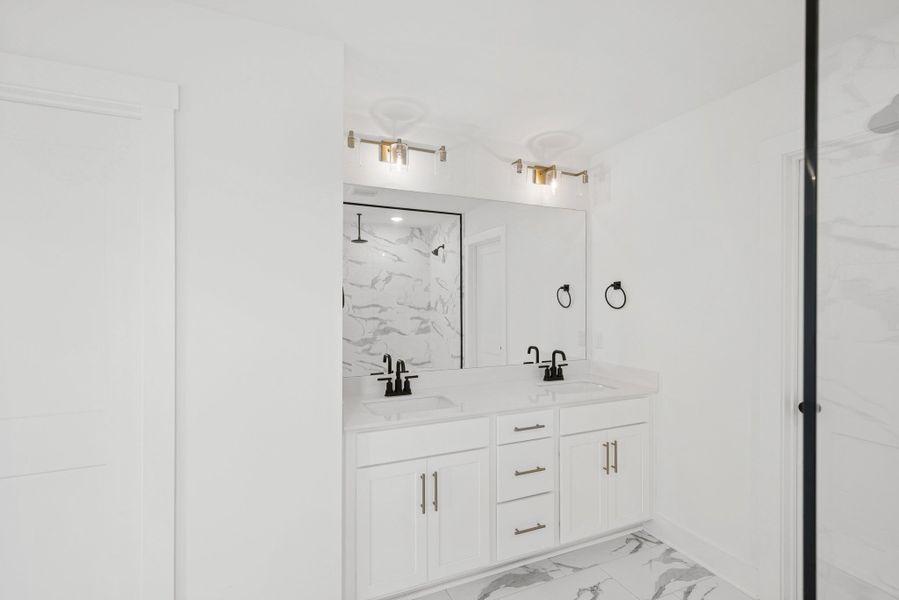 Owner's Bathroom Owner's Bathroom