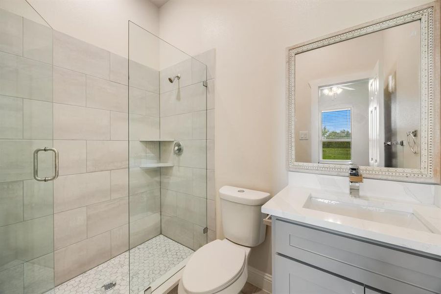 Furnished interior view inside a new home in , Corsicana (Image 8).