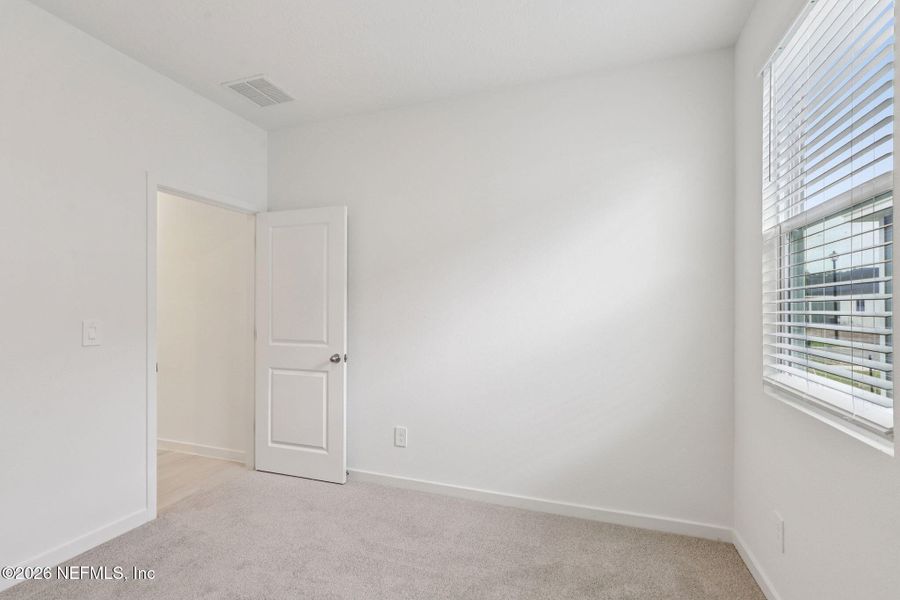 Spacious, unfurnished interior of a new home in Azalea Creek, Jacksonville (Image 29).