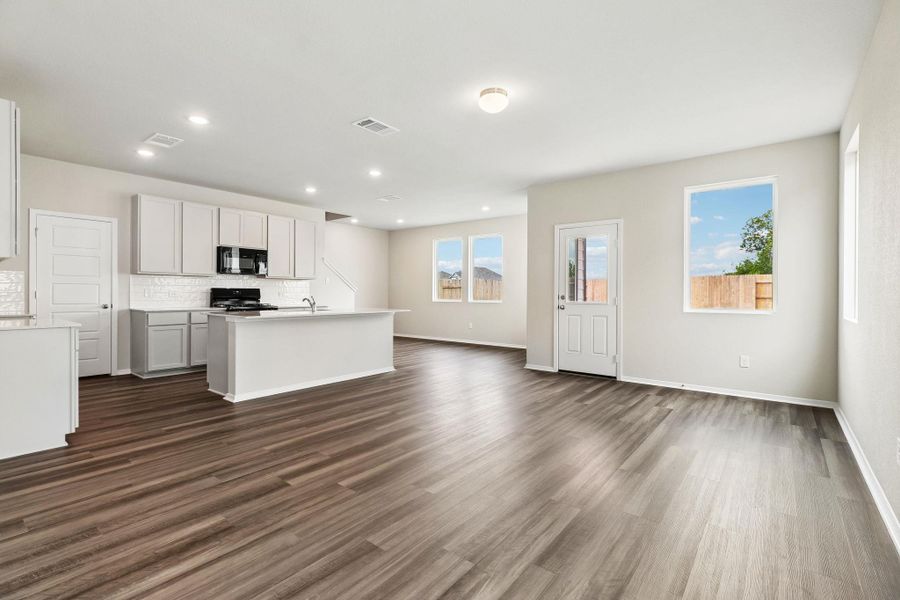 Spacious, unfurnished interior of a new home in Hymeadow, San Marcos (Image 28). Spacious, unfurnished interior of a new home in Hymeadow, San Marcos (Image 28).