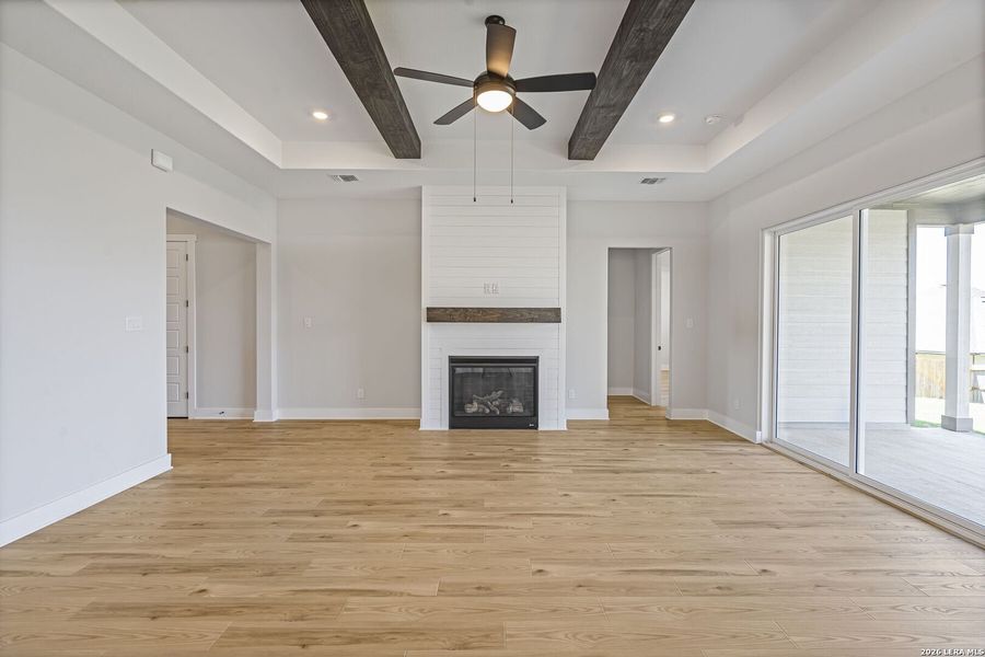 Spacious, unfurnished interior of a new home in Potranco West, Castroville (Image 12).