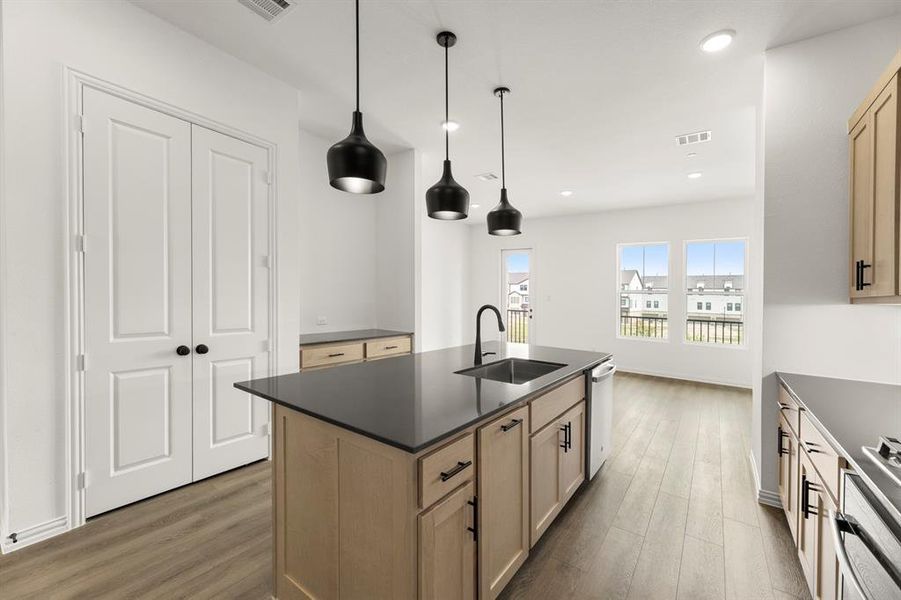 10. 1037 Concan - Kitchen (2)