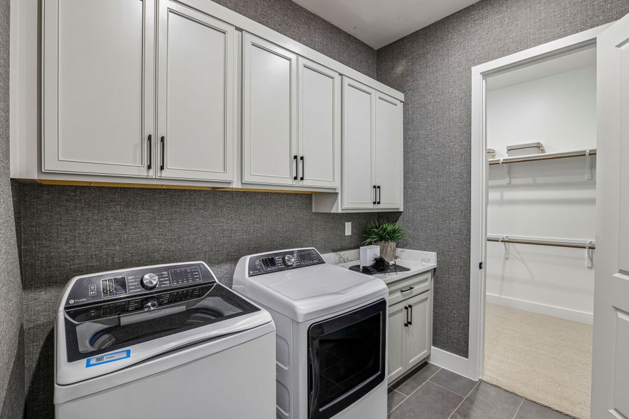 Representative furnished interior of a home built from the 4062 by Risewell Homes in Bluff Haven, Georgetown (Image 16).