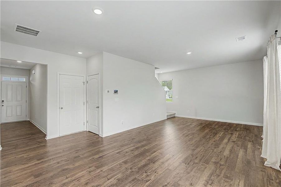 Spacious, unfurnished interior of a new home in Oakwood, Dallas (Image 37).