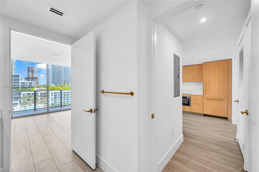 Spacious, unfurnished interior of a new home in , Miami (Image 13).