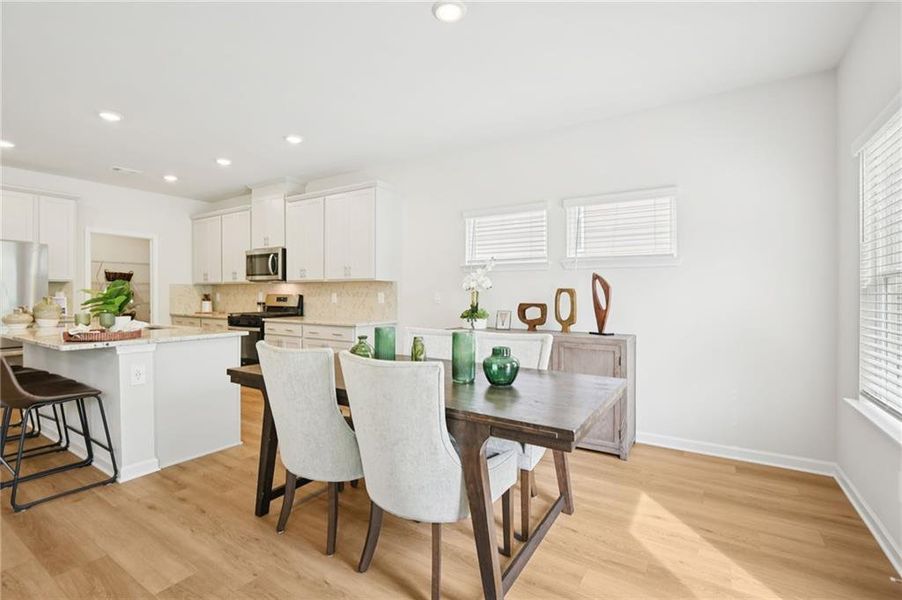 Furnished interior view inside a new home in Ivey Township, Dallas (Image 30).