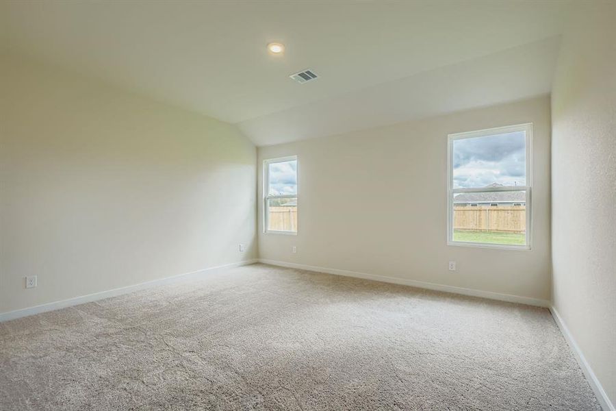 Spacious, unfurnished interior of a new home in Middlefield Village, Dallas (Image 9).