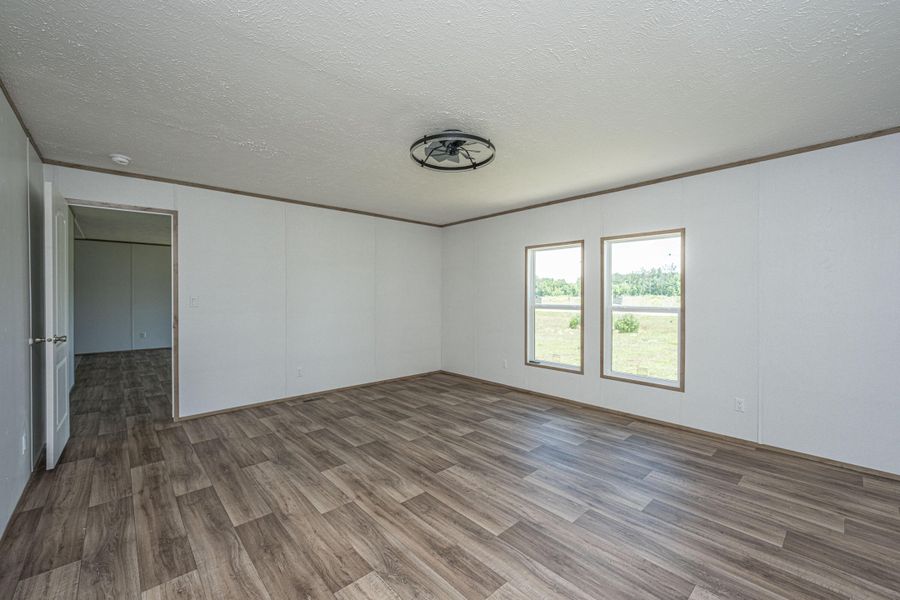 Spacious, unfurnished interior of a new home in , St. George (Image 33).