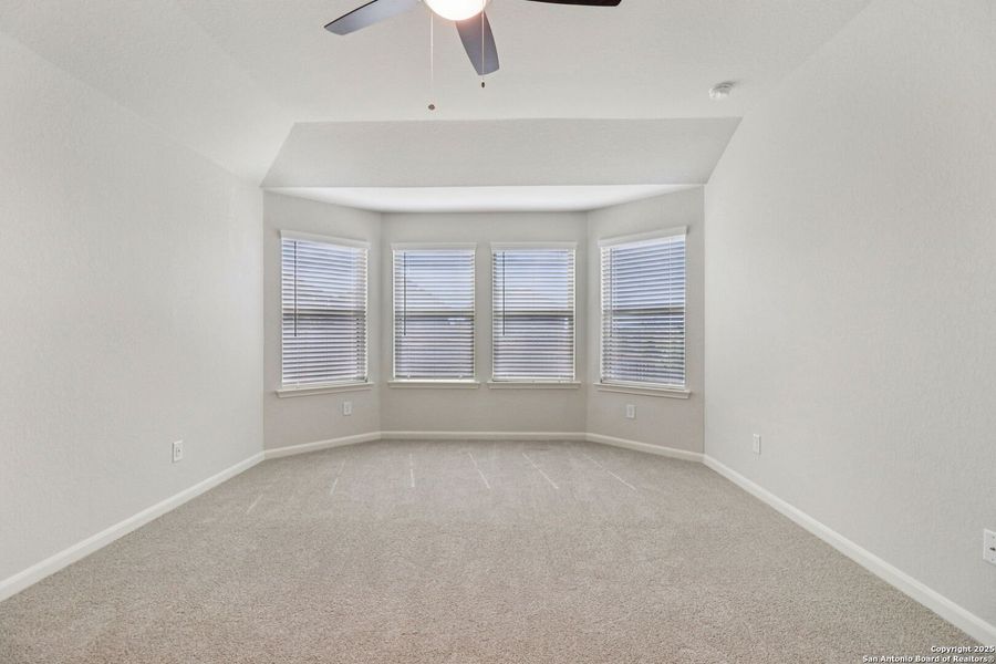 Spacious, unfurnished interior of a new home in Arcadia Ridge - Premier Series, San Antonio (Image 14).