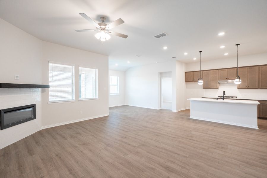 Spacious, unfurnished interior of a new home in Chalk Hill, Celina (Image 19).