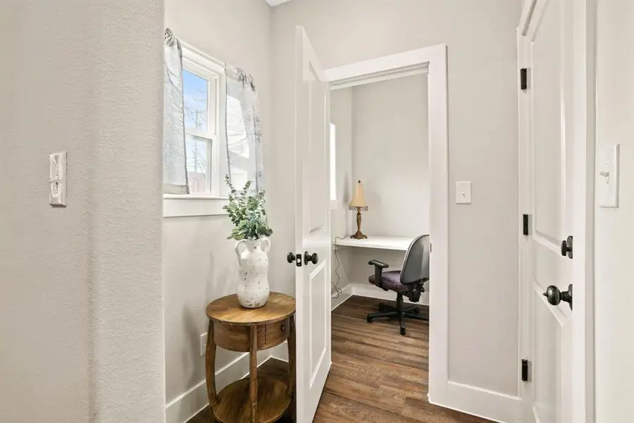 Furnished interior view inside a new home in , Denison (Image 9).