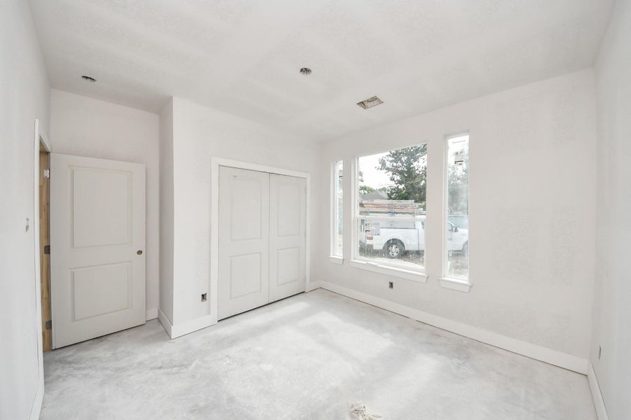 Spacious, unfurnished interior of a new home in , Houston (Image 19).