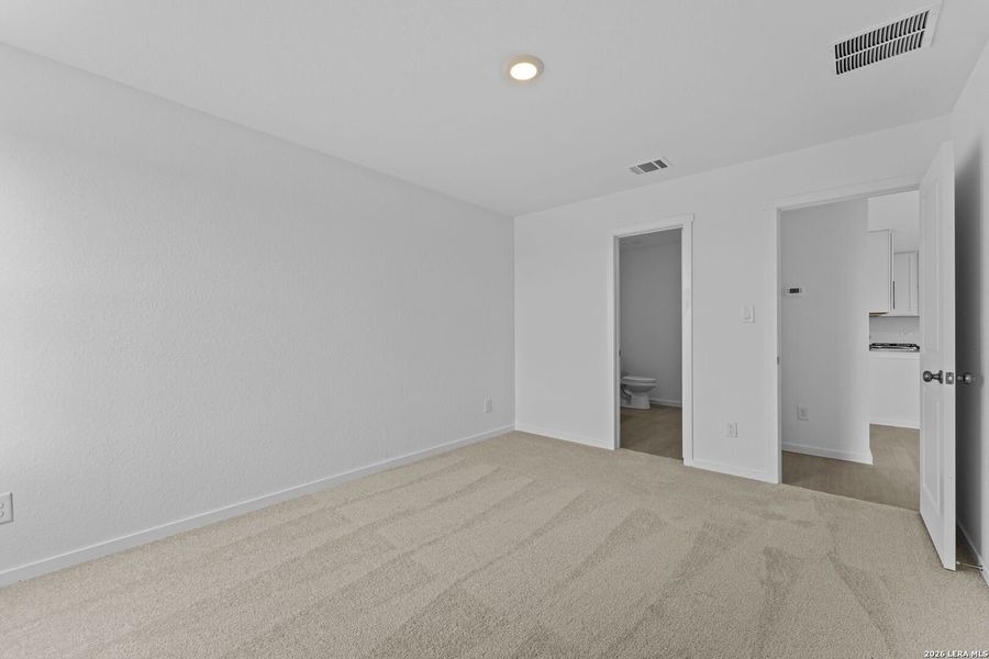 Spacious, unfurnished interior of a new home in Spring Grove, San Antonio (Image 14).