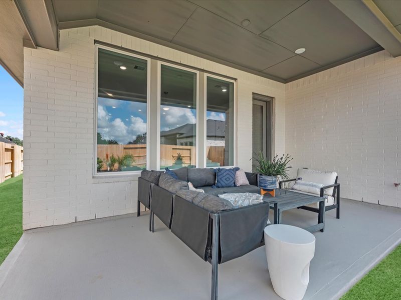 Exterior details and patio area of a home in Oakhill Reserve, Tomball (Image 3).
