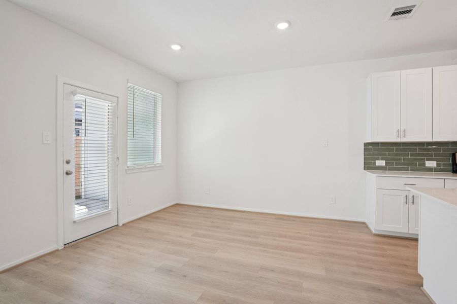 Spacious, unfurnished interior of a new home in Kemah Crossing - City Series, Kemah (Image 22).