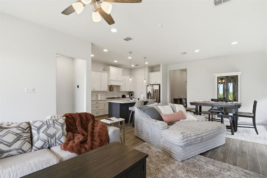Furnished interior view inside a new home in Sweetgrass, Haslet (Image 27).