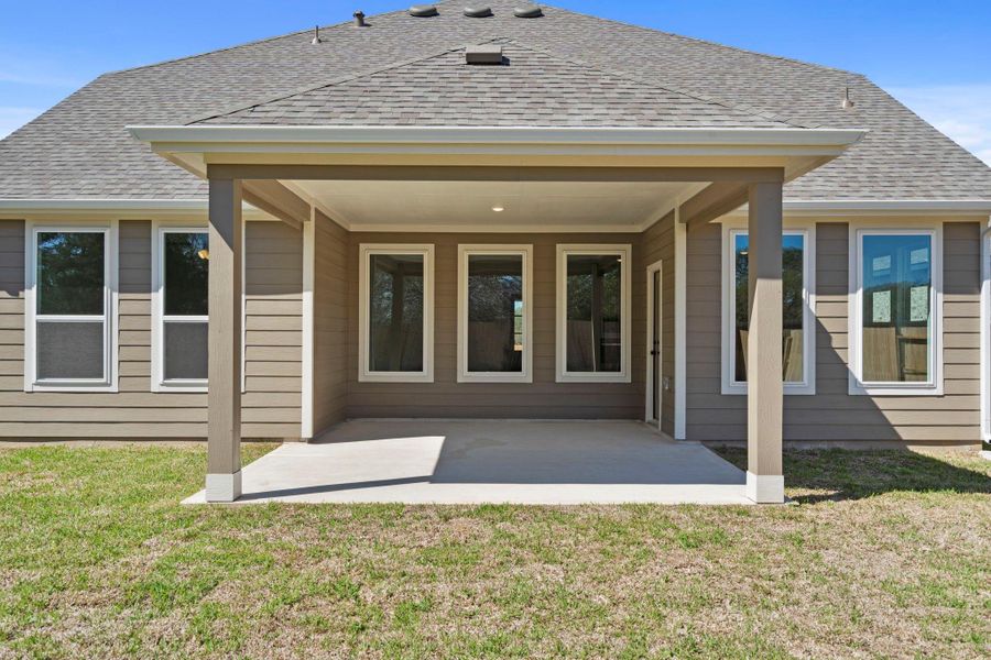 Add some twinkling string lights, and you’ll have the perfect backdrop for unforgettable memories. Plus, with easy access to your kitchen, entertaining becomes a breeze.