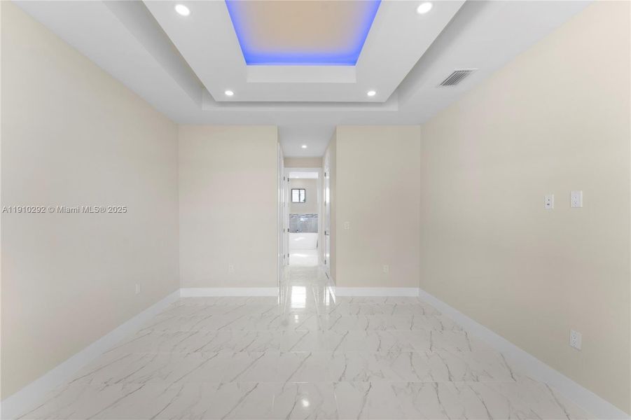 Spacious, unfurnished interior of a new home in , Lehigh Acres (Image 20).