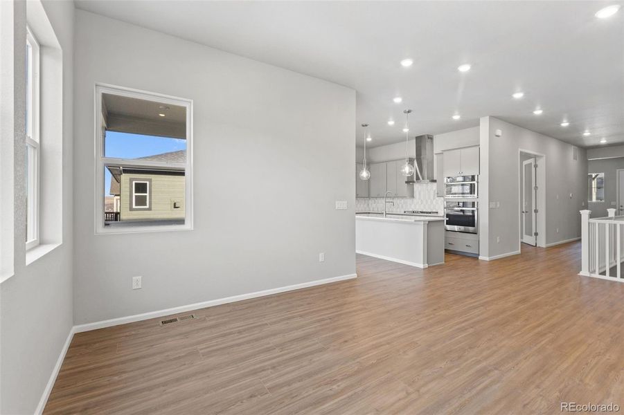 Spacious, unfurnished interior of a new home in , Golden (Image 44).