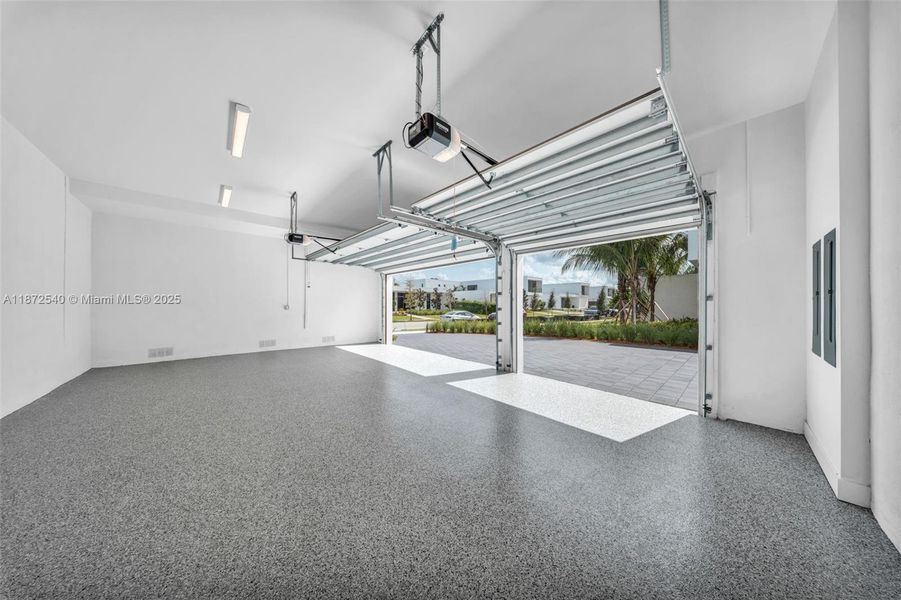 Spacious, unfurnished interior of a new home in , Weston (Image 20).