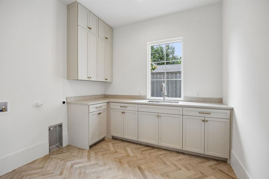 Furnished interior view inside a new home in , Dallas (Image 29).