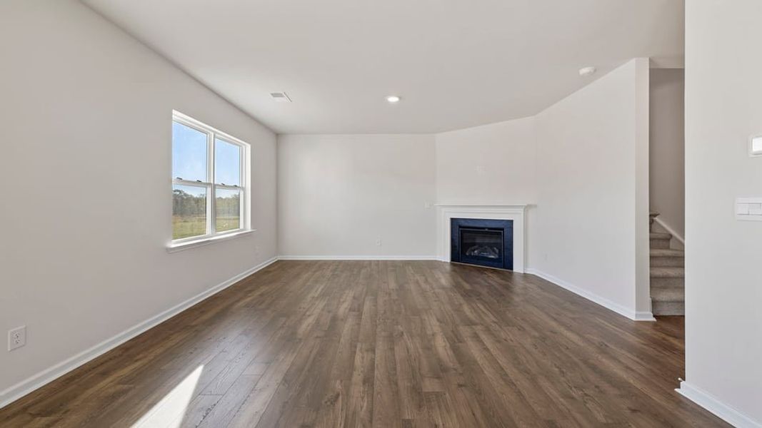 Spacious, unfurnished interior of a new home in Sage Grove, Lyman (Image 17).