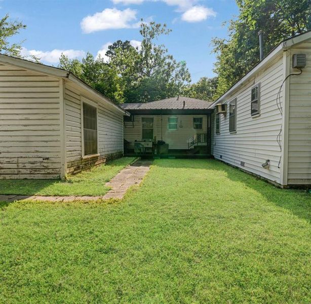 Front exterior of a new home in , Paris, TX, highlighting curb appeal (Image 1). Front exterior of a new home in , Paris, TX, highlighting curb appeal (Image 1).