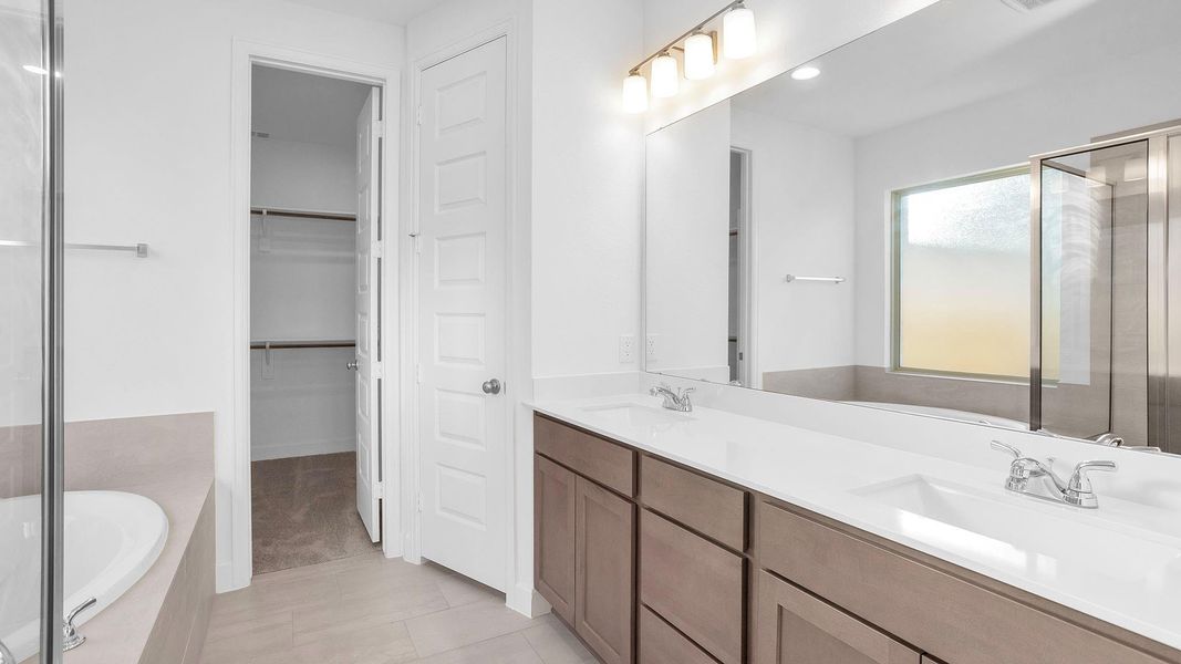 Furnished interior view inside a new home in Escondido 45', Magnolia (Image 7).