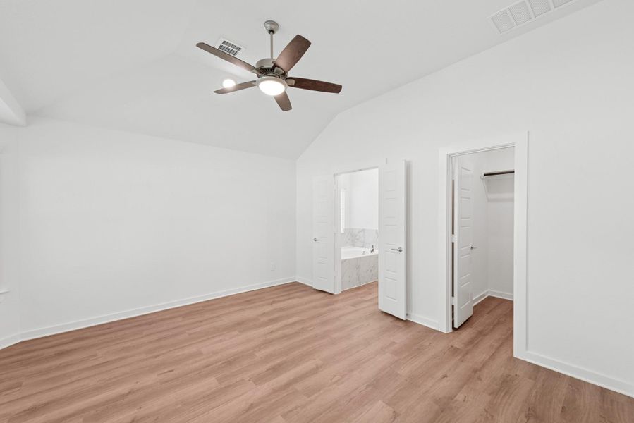 Spacious, unfurnished interior of a new home in Sorella, Tomball (Image 8). Spacious, unfurnished interior of a new home in Sorella, Tomball (Image 8).